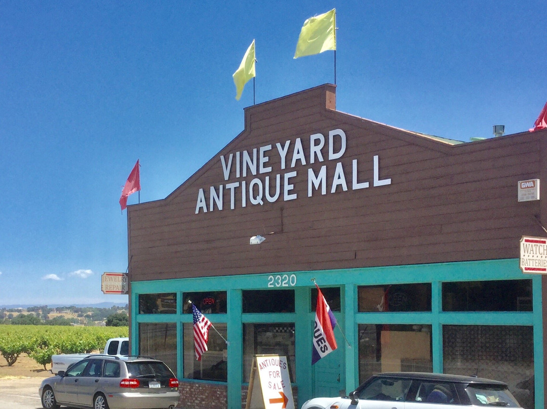 Vineyard Antique Mall景点图片