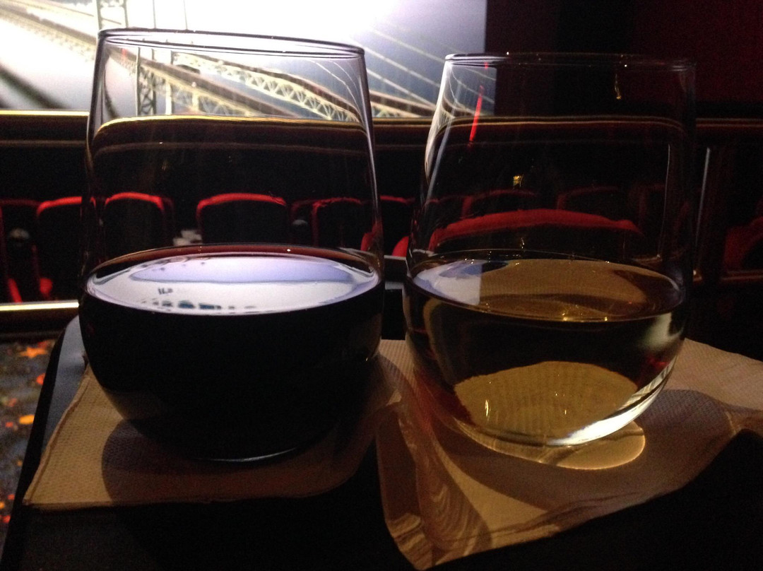 Fox Island旅游景点-Galaxy Theatre Uptown