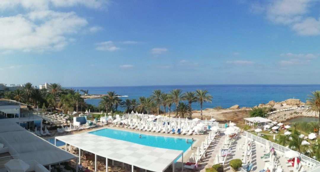 皇后湾酒店主图