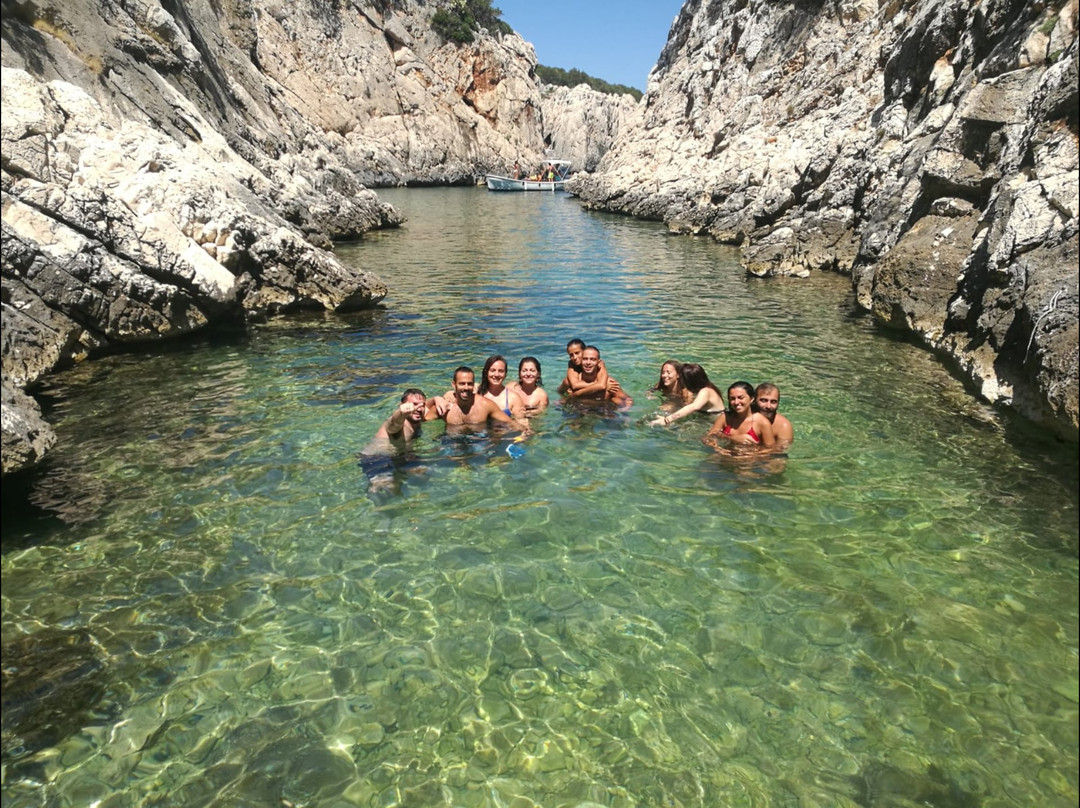 Blu Marine Gulf of Orosei Boat rental & Mini Cruises Box n°7-Cala Gonone必去景点