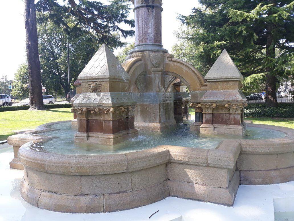 The Hitchman Fountain-皇家利明顿温泉必去景点