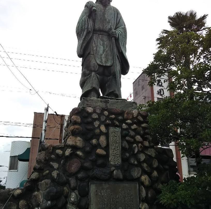 Sannen Netaro Statue-山阳小野田市必去景点