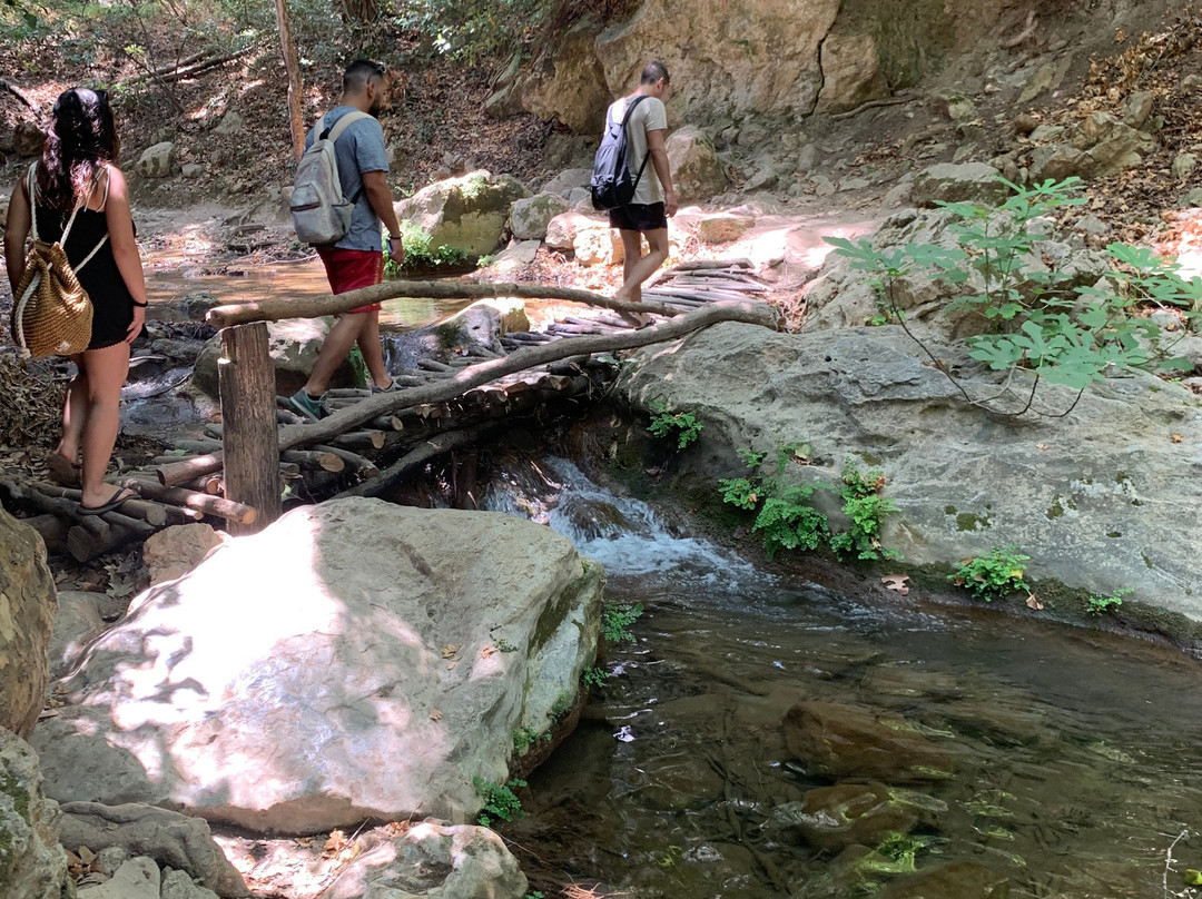 Potami Waterfalls-Karlovasi必去景点