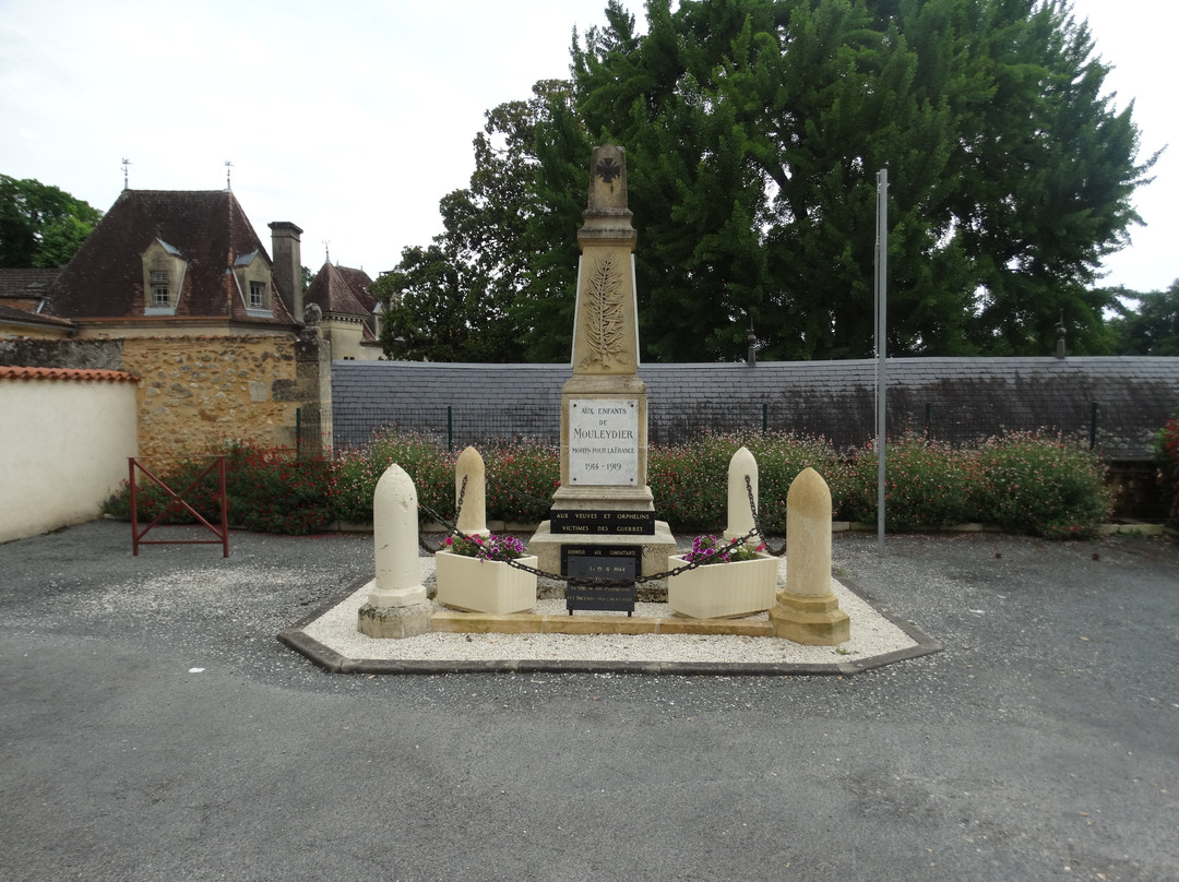 Mouleydier War Memorial景点图片