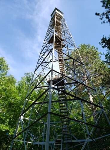 Mountain Fire Lookout Tower景点图片