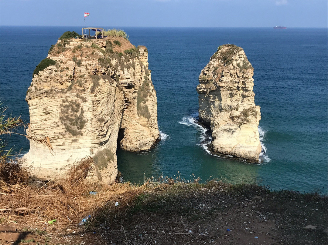 Pigeon Rocks in Raouche景点图片