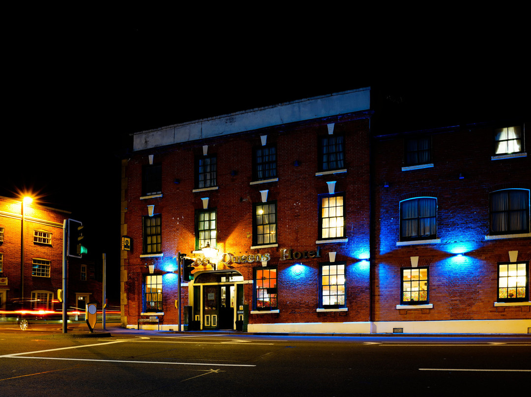 The Three Queens Hotel and Lodge主图
