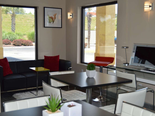 Super 8 by Wyndham Stockbridge主图