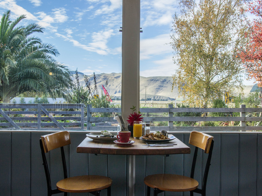 Motukarara餐馆和美食-The White Rabbit Garden Café