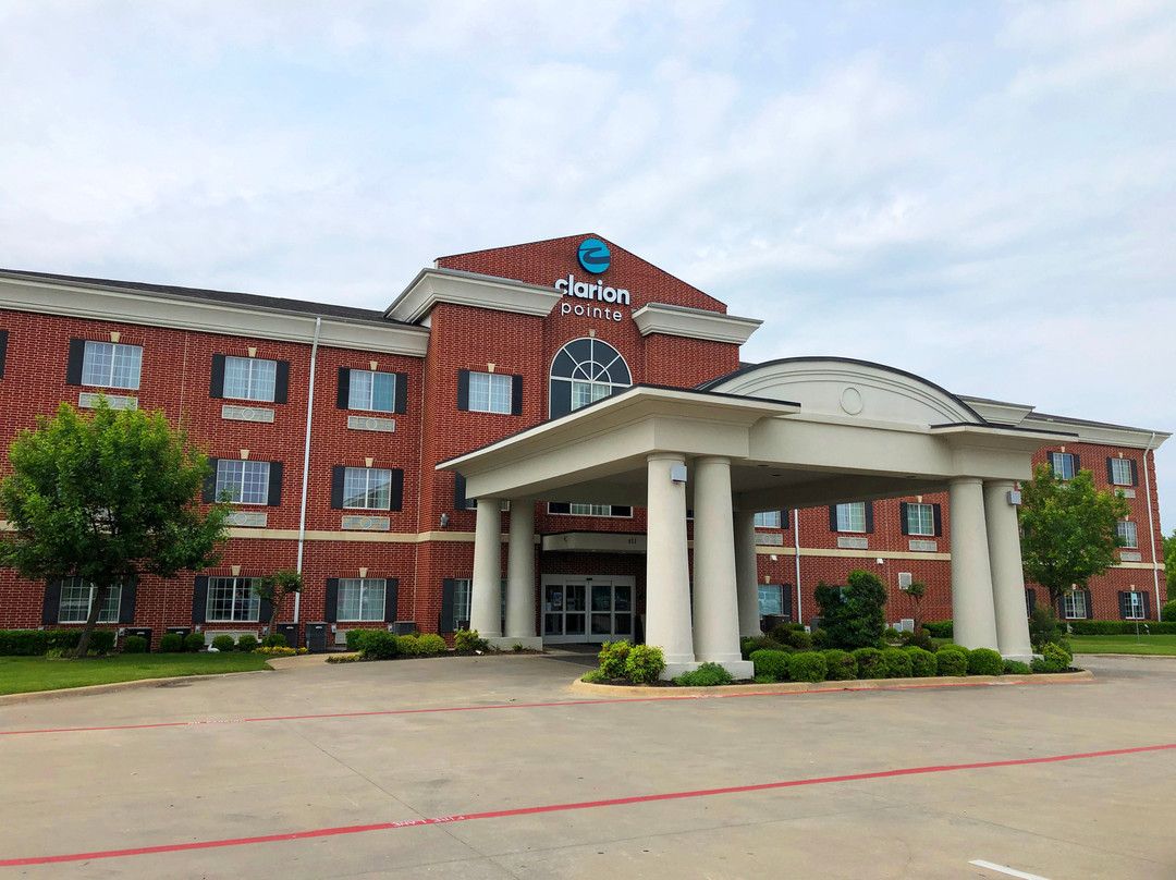 萨尔弗斯普林斯快捷假日套房酒店主图