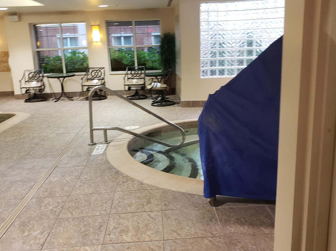 奥尔巴尼希尔顿惠庭套房酒店主图