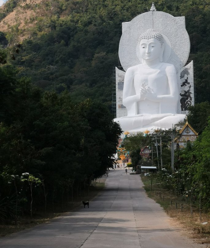Wat Tham Phrahat Khao Phrang景点图片