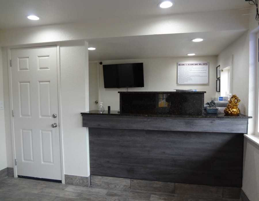 Home Away Inn & Suites主图