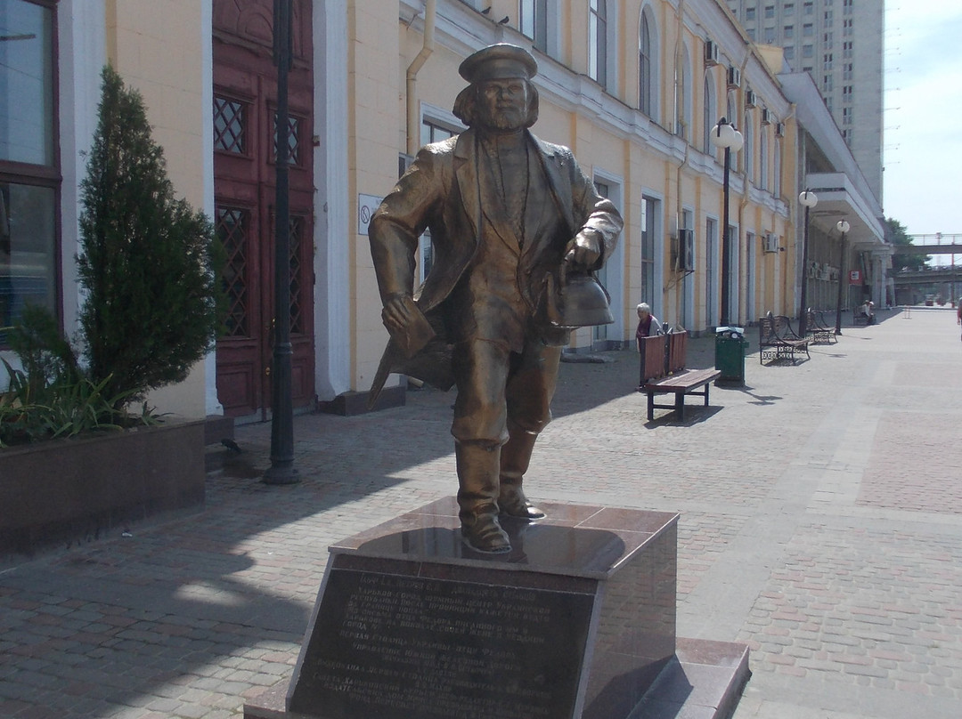 Father Fyodor Statue-哈尔科夫必去景点