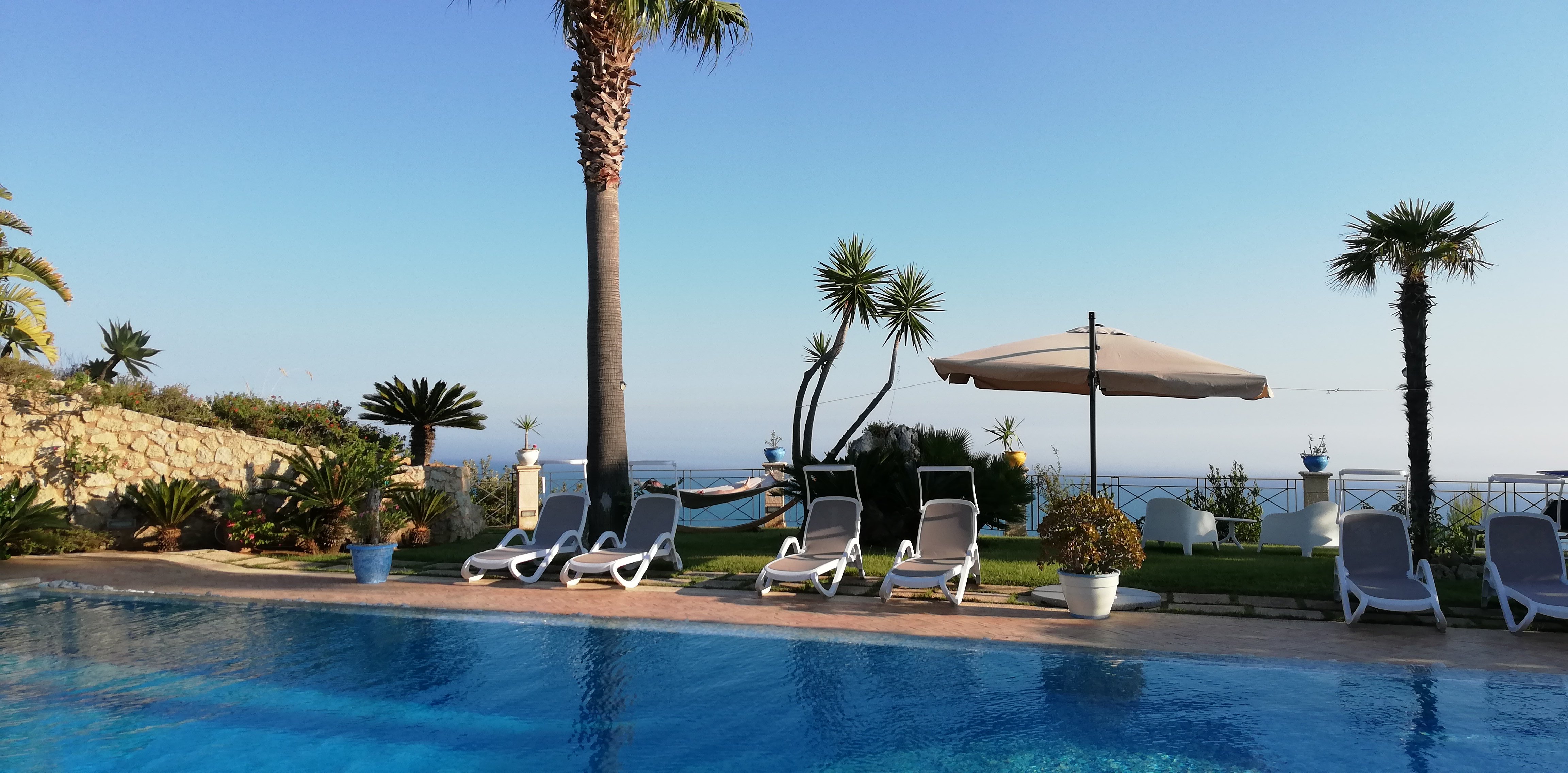Villa Kete Deluxe Rooms-泳池