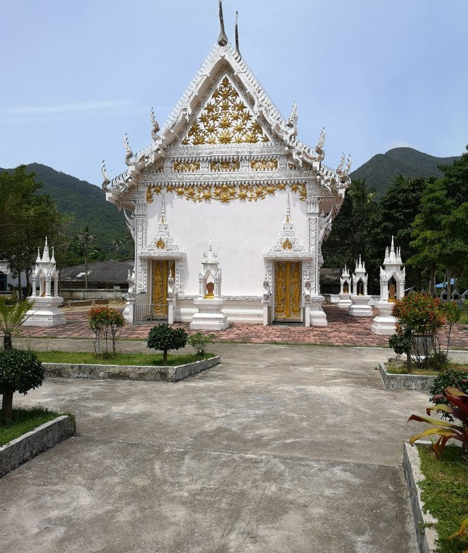 Wat Chaloklum景点图片