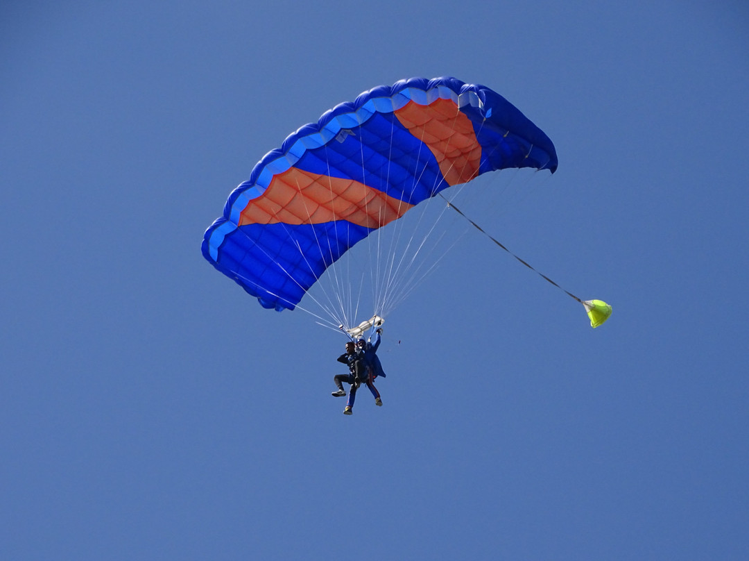 Fly Attitude Parachutisme景点图片