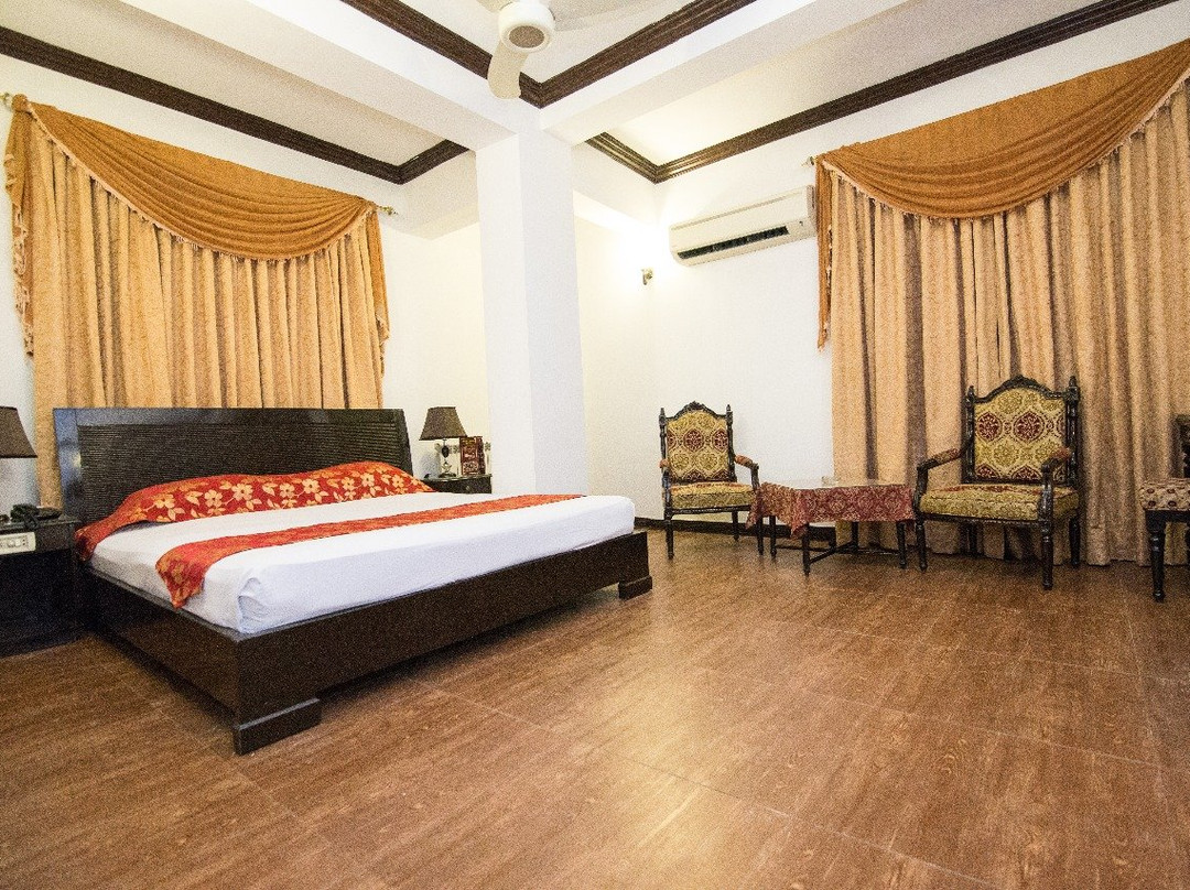 Grace Crown Hotel主图