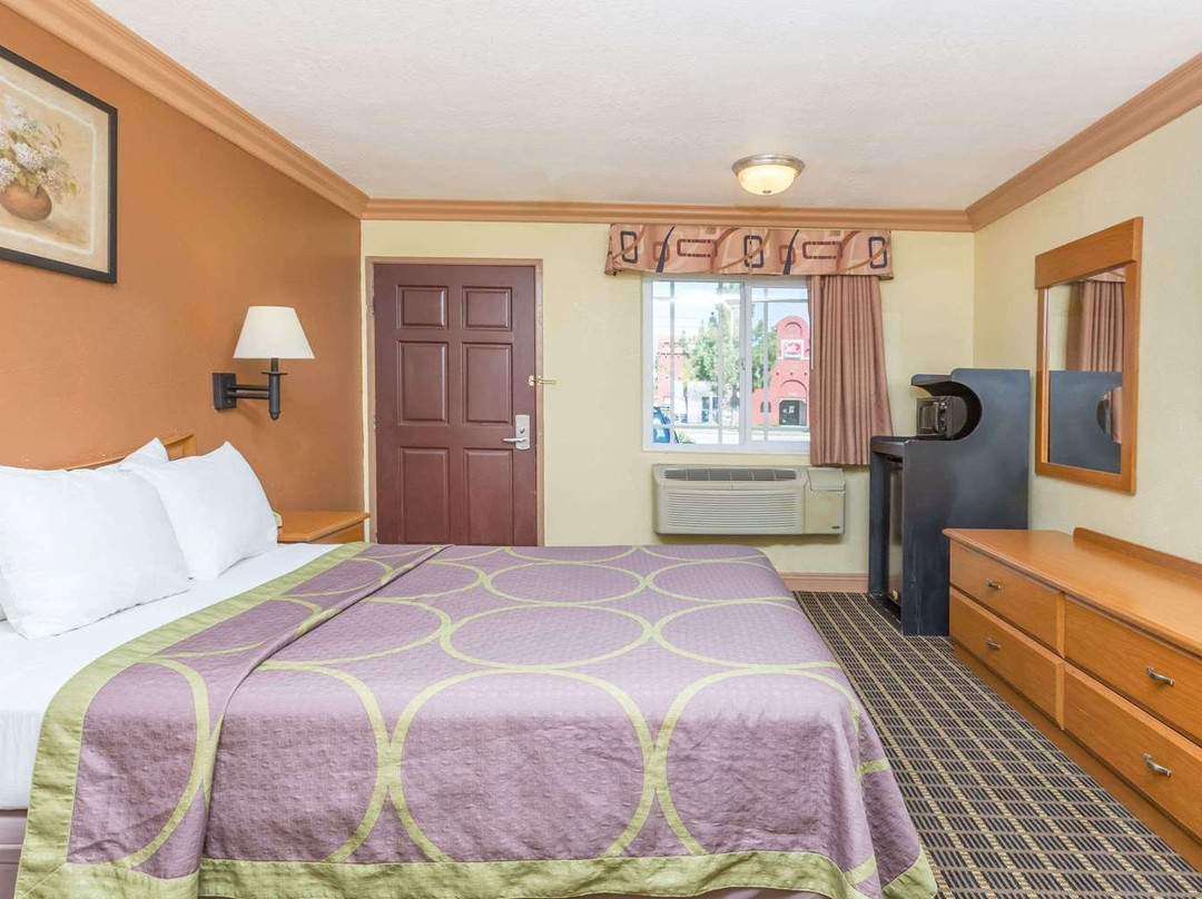 Super 8 by Wyndham Azusa主图