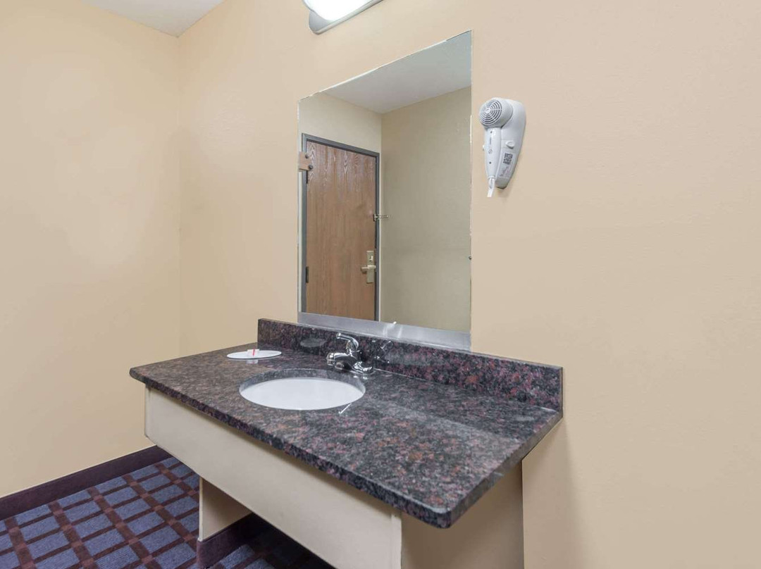 Super 8 by Wyndham Okawville主图