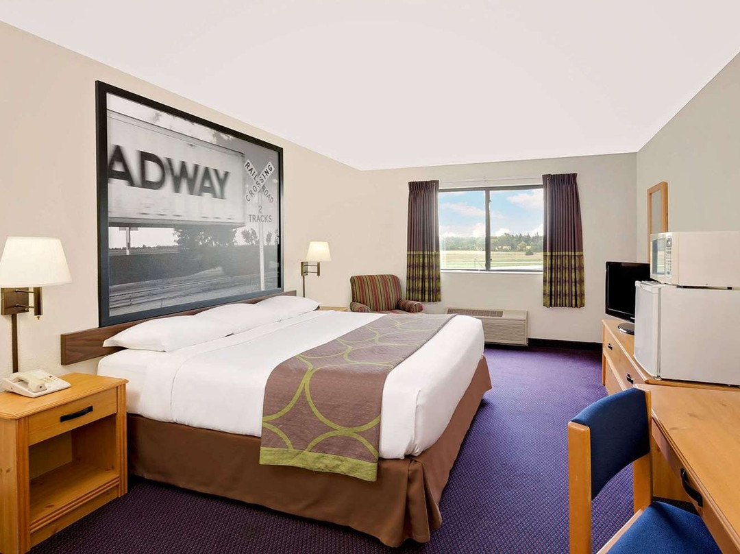 Super 8 by Wyndham St. James主图