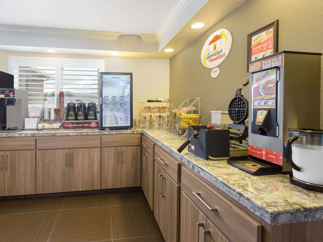 财神速8酒店主图