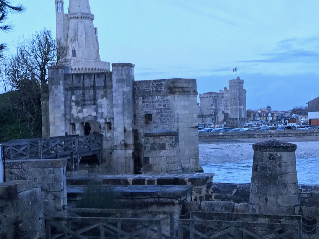 Porte des Deux Moulins-拉罗谢尔必去景点