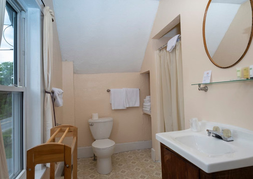 The Karass Inn主图