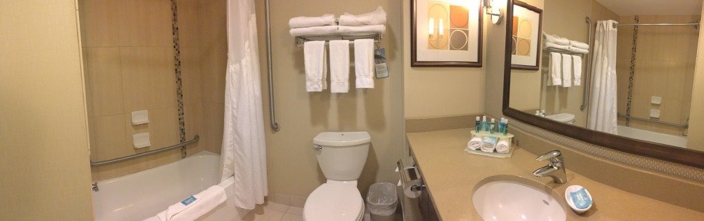 基洛纳酒店和会议中心-浴室