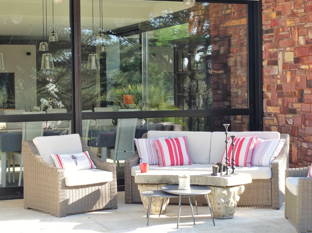 A l'Ombre des Pins主图