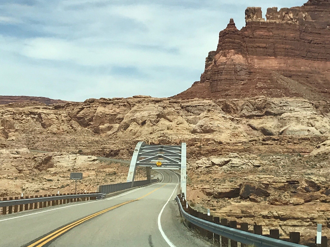 Hite Crossing Bridge-布兰丁必去景点