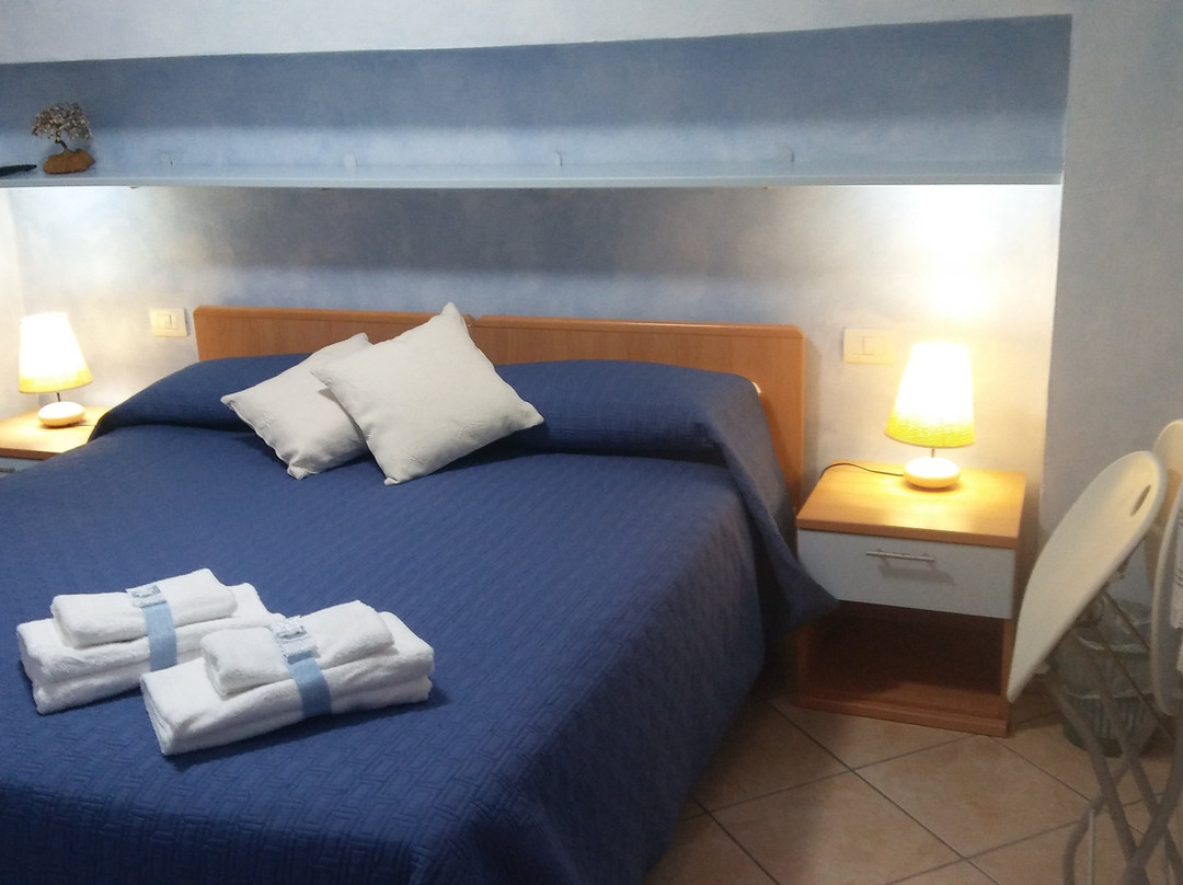 Roccabianca Rooms & Studios