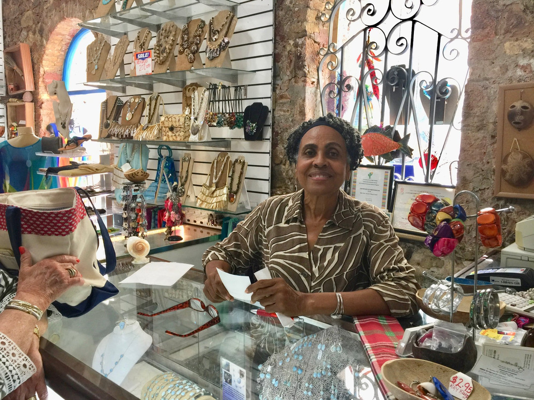 Tropical Creations Gallery, Boutique & Cultural Center-夏洛特阿马利亚必去景点