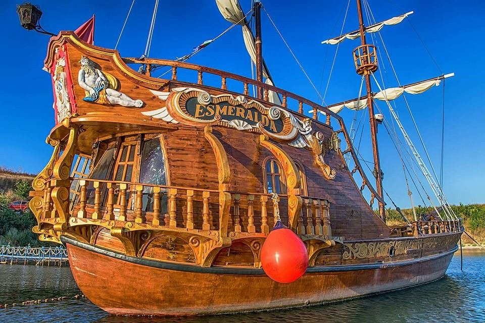 Esmeralda Pirate Ship景点图片