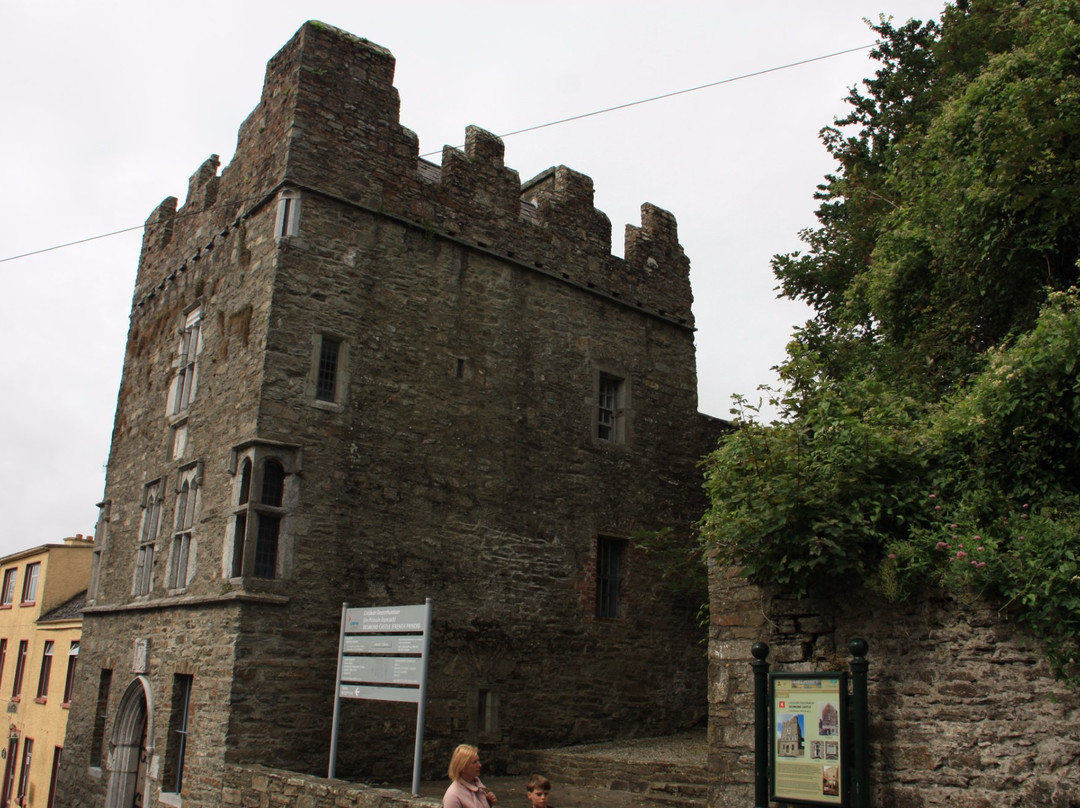 Desmond Castle & International Museum of Wine-金塞尔必去景点