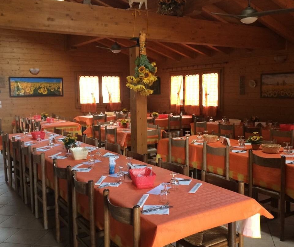 Caslino D'erba餐馆和美食-Agriturismo Il Girasole