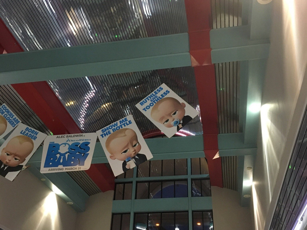 Regal Oakwood-好莱坞必去景点