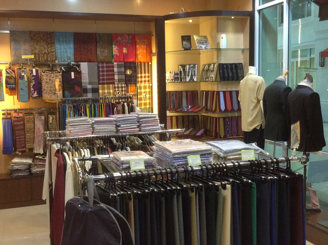 Deepee Tailor & Collections景点图片