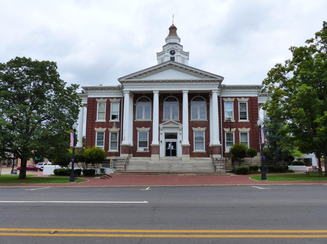 Logan County Courthouse景点图片