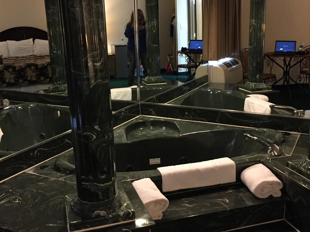 Osage Village Inn主图