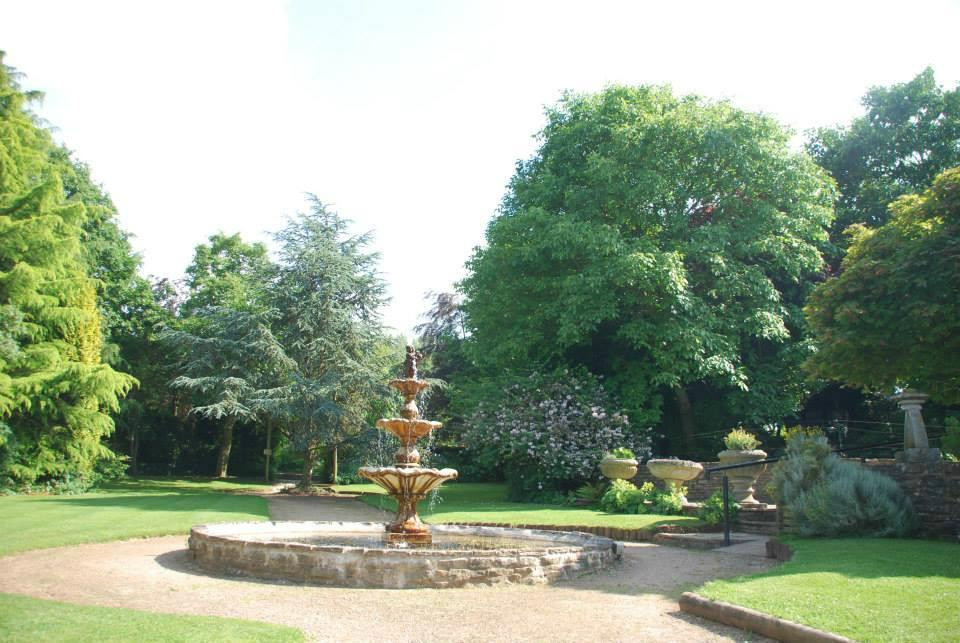 Kenchester Water Gardens景点图片