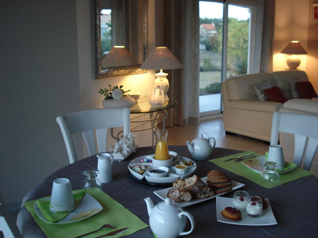 Les Roses Tremieres主图