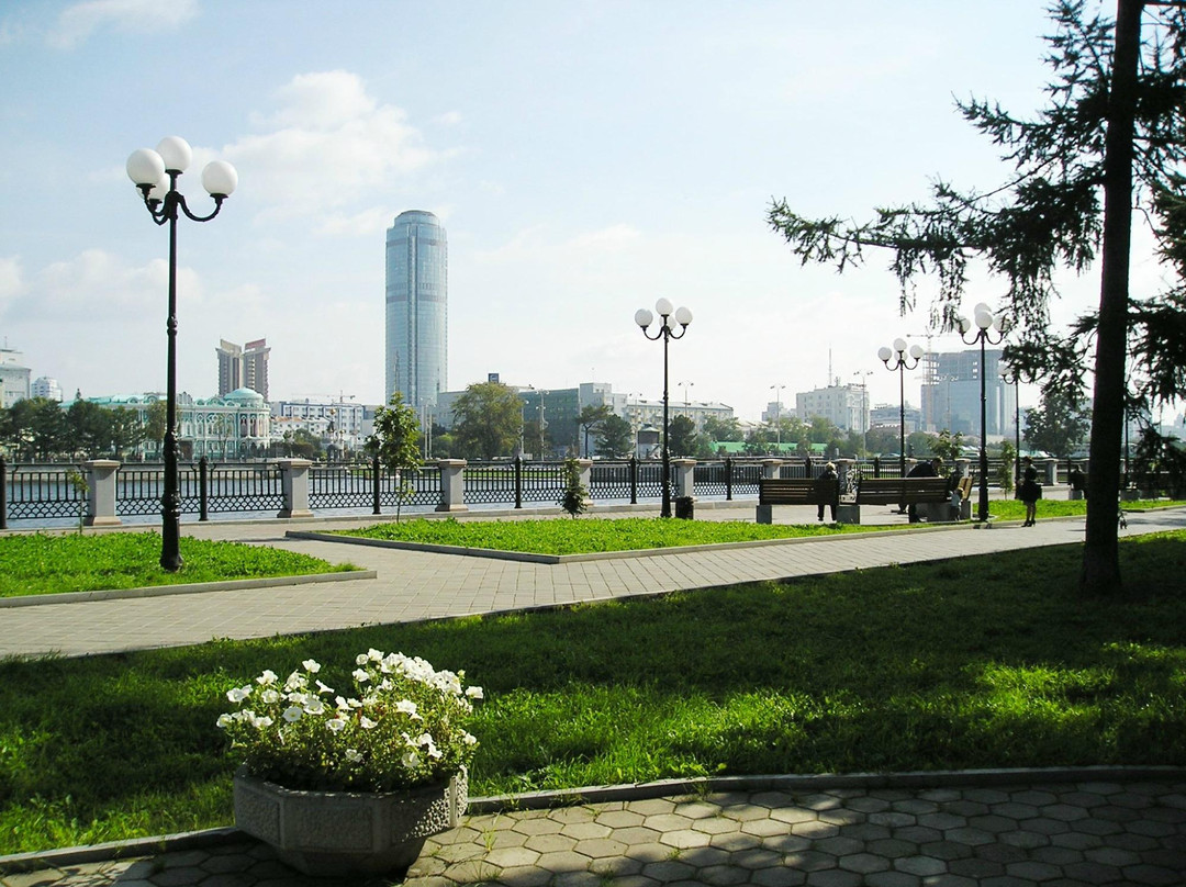 Embankment of Working Youth景点图片
