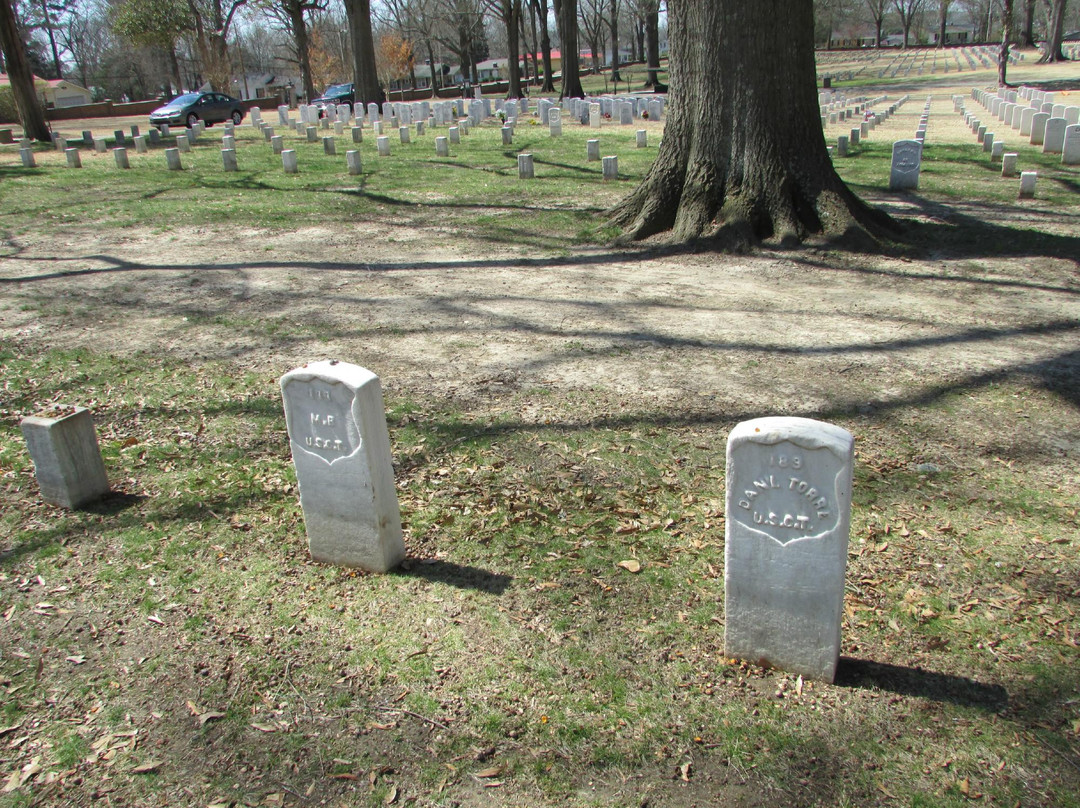 Corinth National Cemetery景点图片