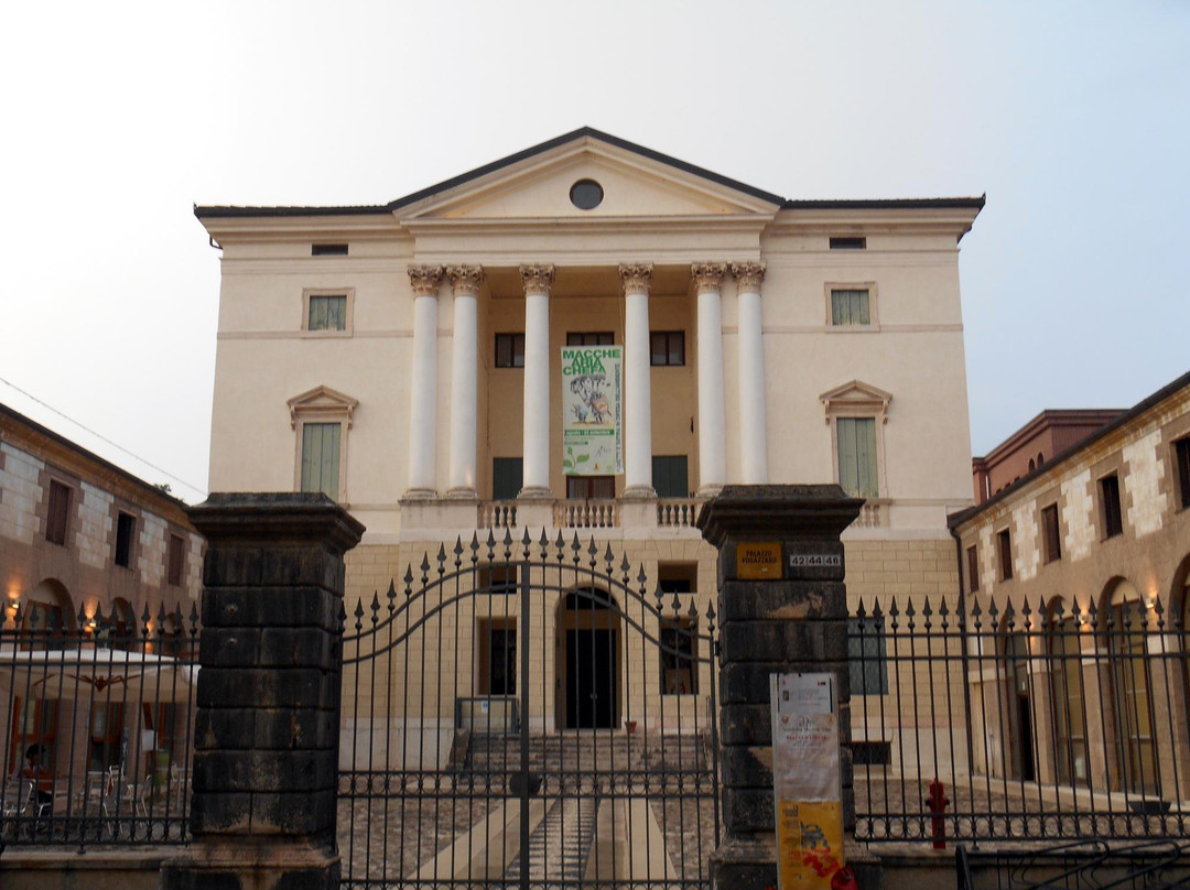 Palazzo Fogazzaro景点图片