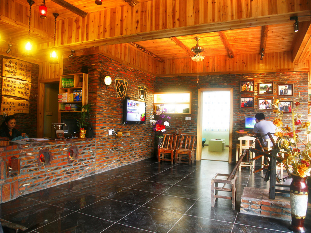 凤凰等你来主题客栈观景店主图