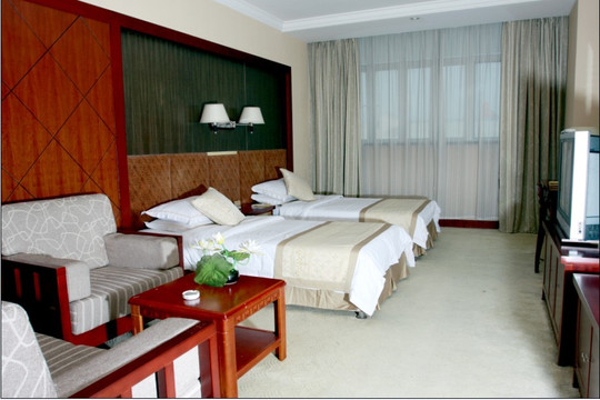 颐家露天温泉度假村主图