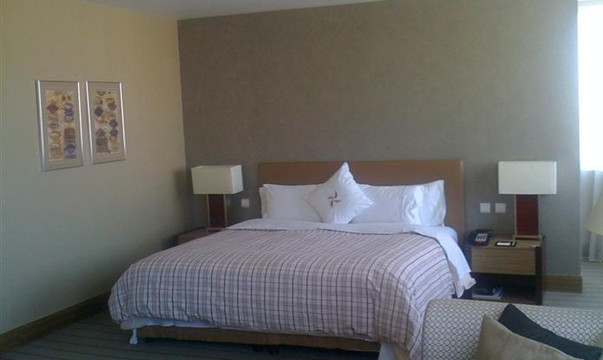 上海大宁福朋喜来登酒店主图