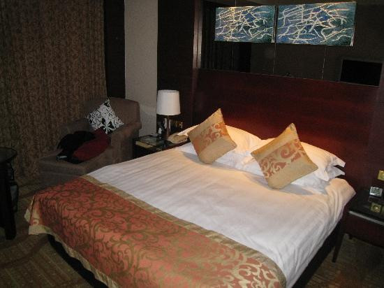 老板娘新光大酒店主图