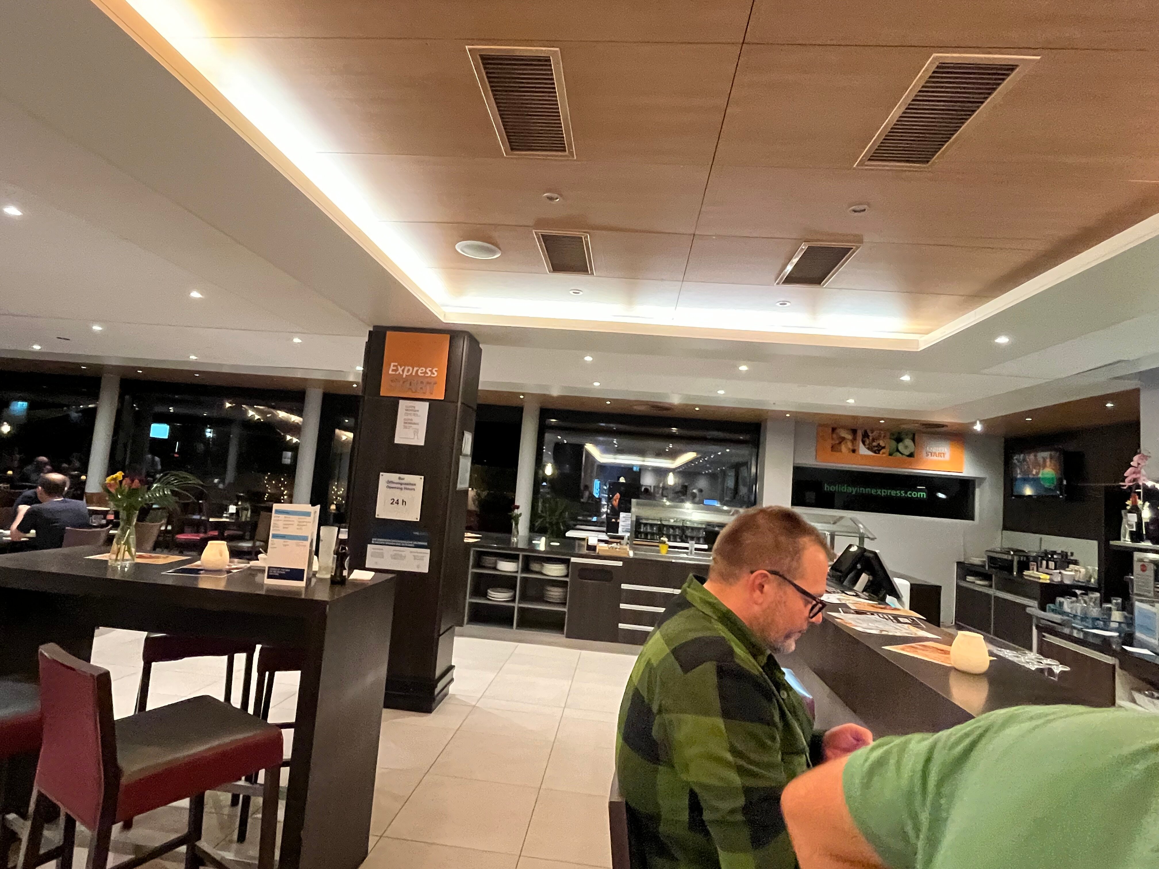 苏黎世机场智选假日酒店-官方